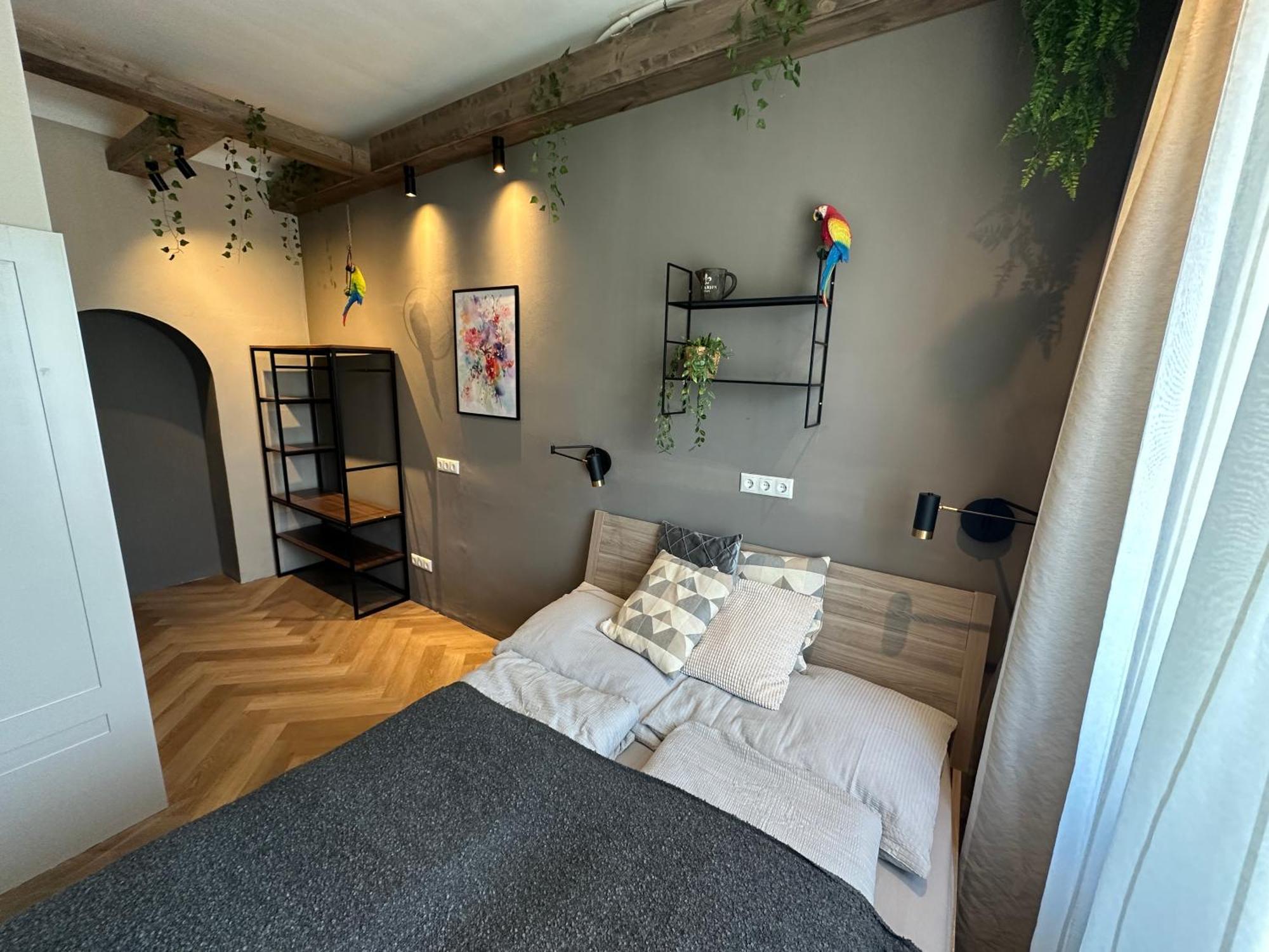 Book-a-room 32 *
